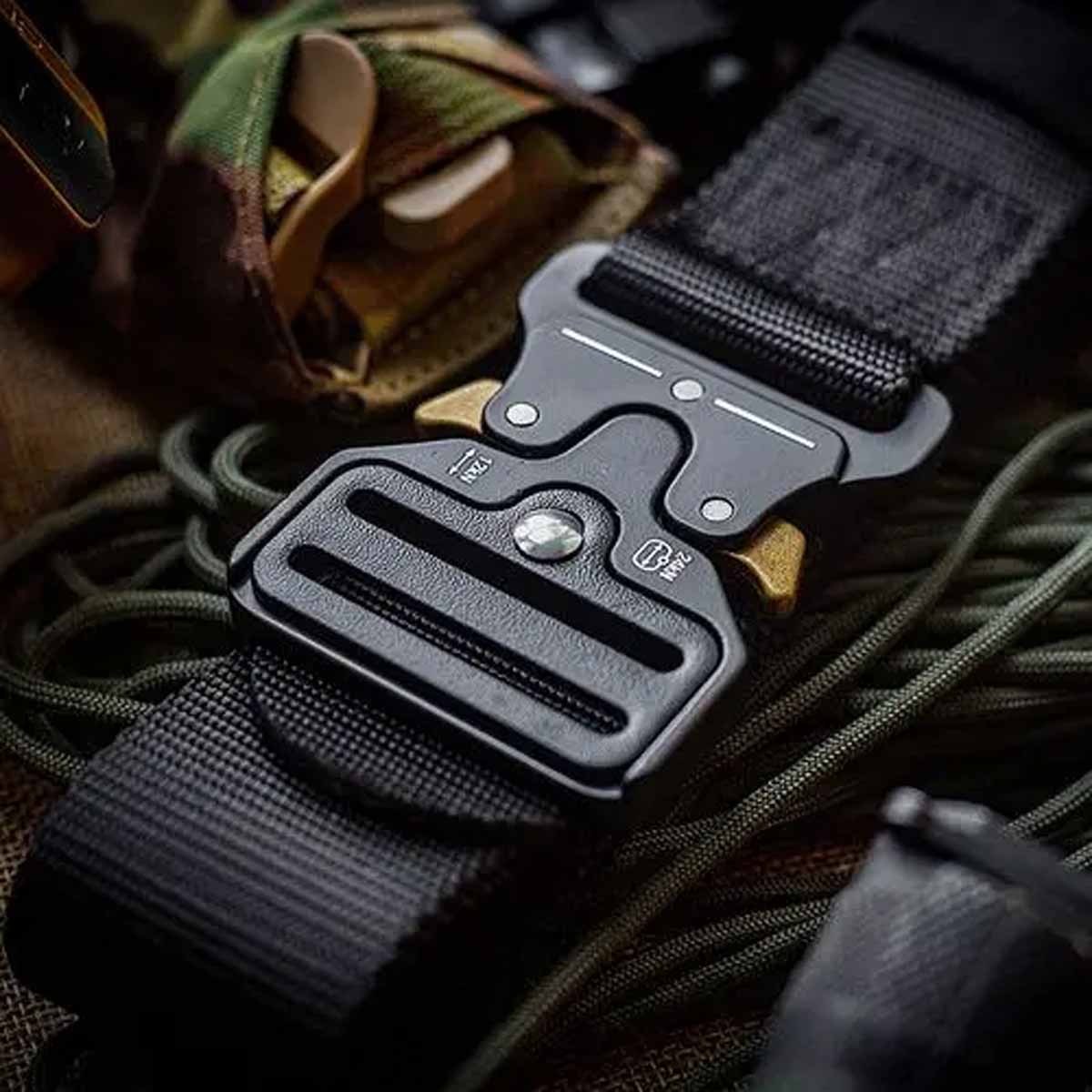 CJ Stylish Adjustable Belt With Metal Buckle, Made Of Durable Material, Suitable For Fashion And Outdoor Activities.